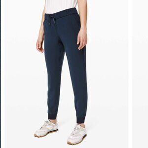 Lululemon Women's On the Fly Jogger Woven in True Navy